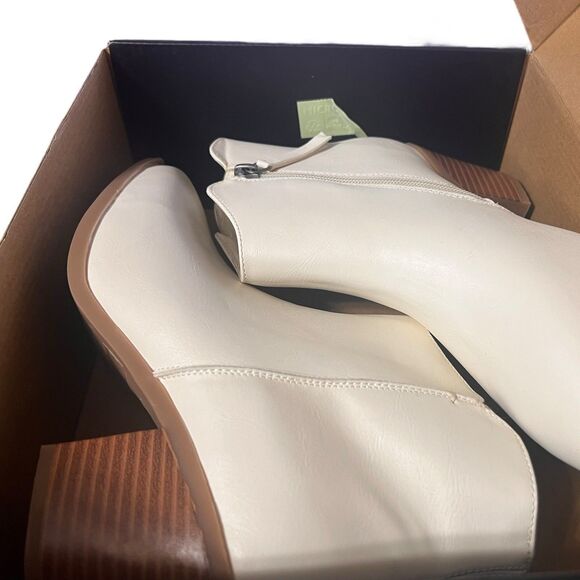 NIB Eloquii Elements Ivory Almond Toe Booties Sz 7.5 W Block Heel - Picture 3 of 16